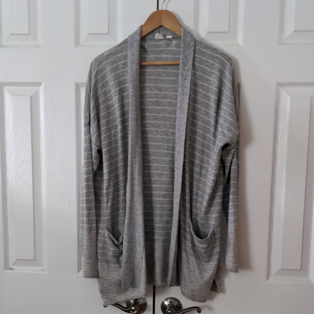 GAP Women's Gray Striped Cardigan‎ size medium